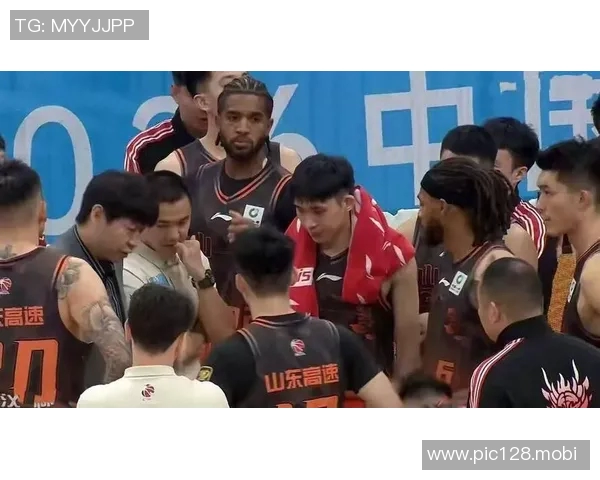 山东男篮迎战新疆男篮，队医扎提返乡品尝家乡美食